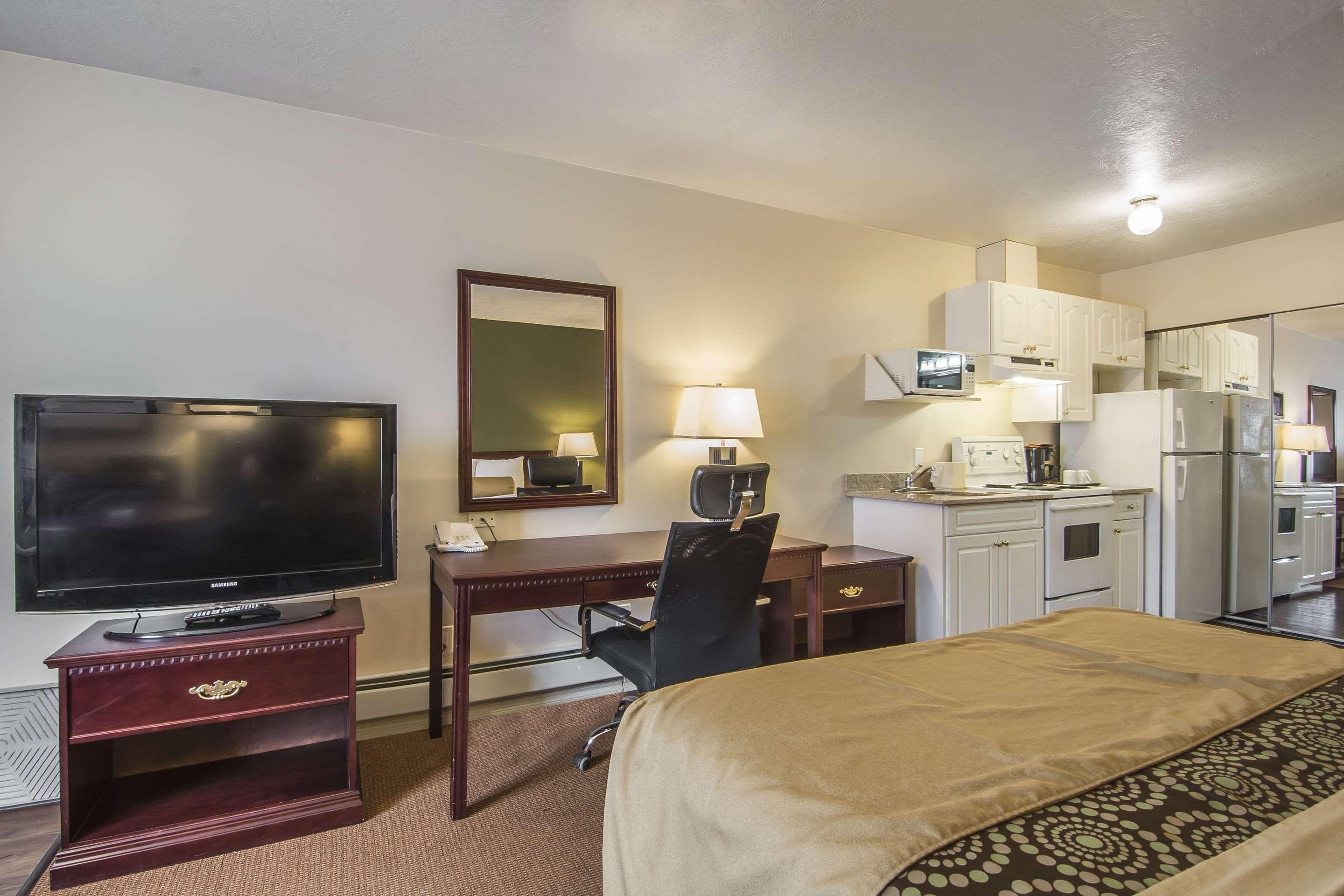 Econo Lodge Inn & Suites High Level Buitenkant foto