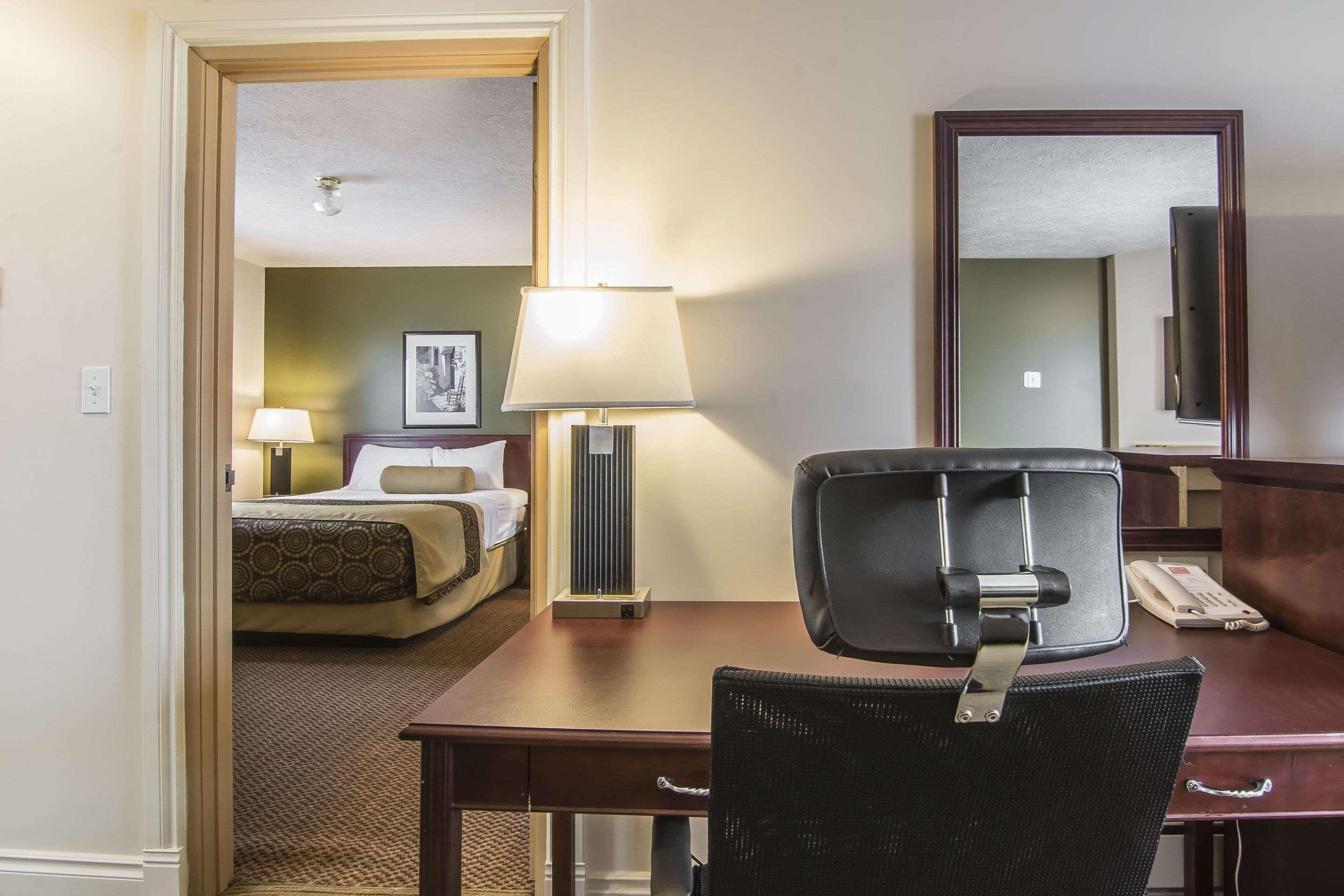 Econo Lodge Inn & Suites High Level Buitenkant foto