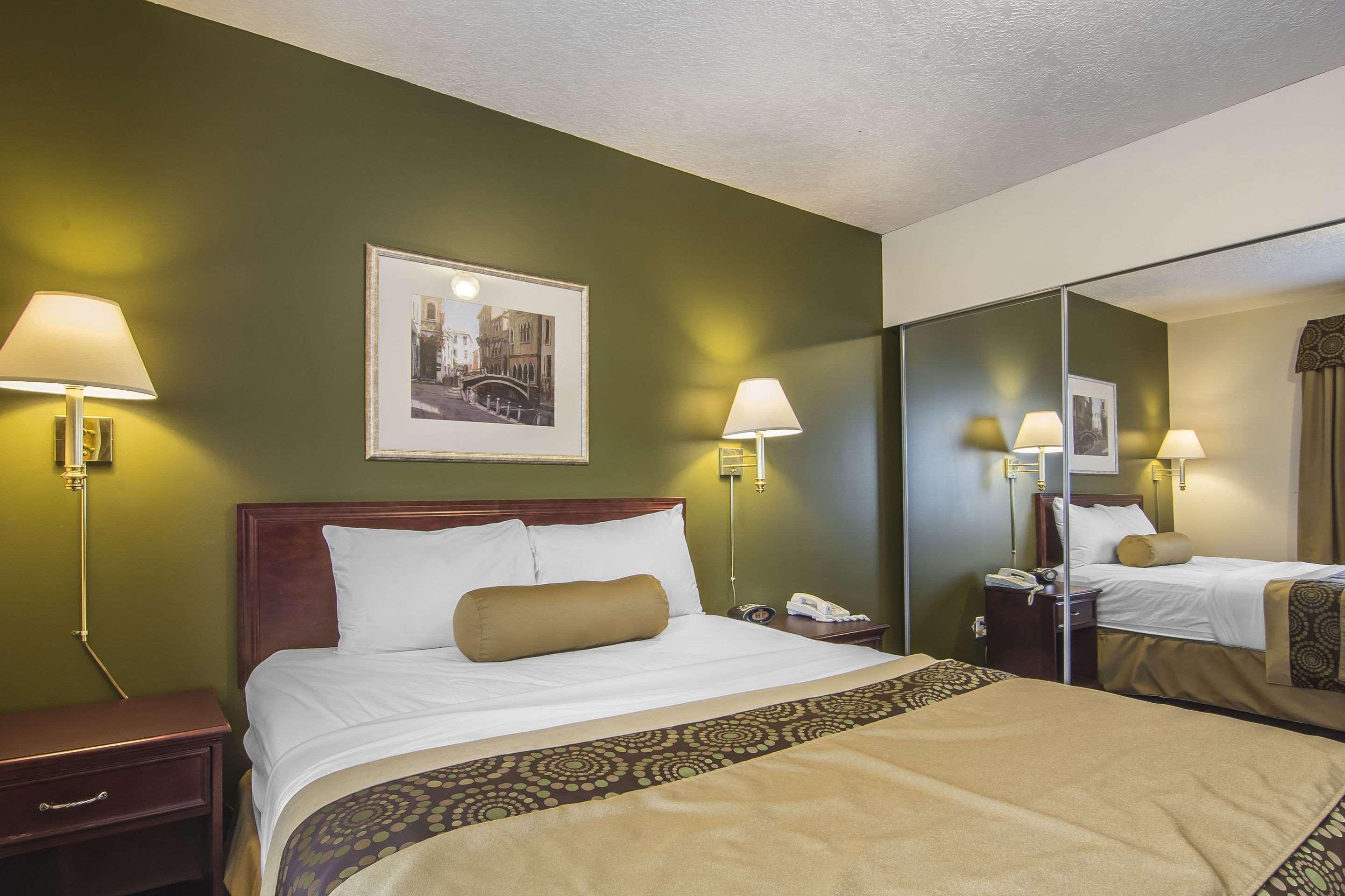Econo Lodge Inn & Suites High Level Buitenkant foto