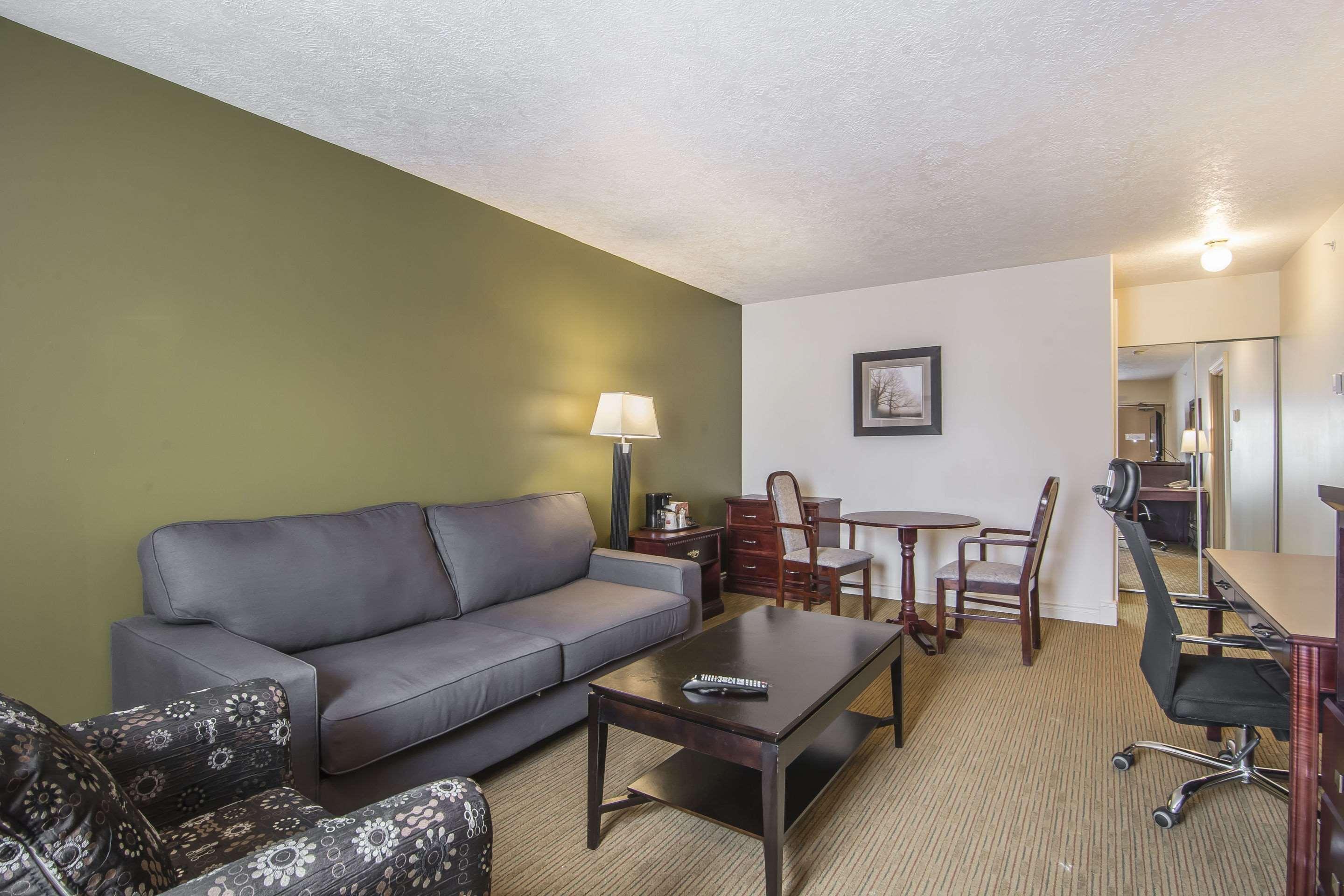 Econo Lodge Inn & Suites High Level Buitenkant foto