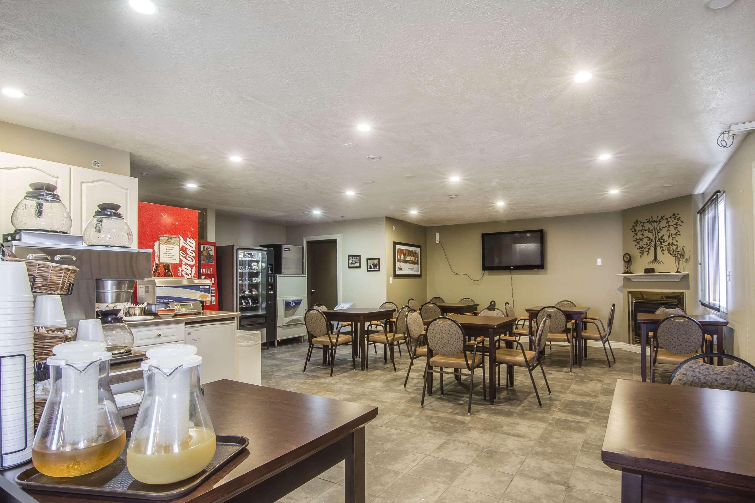 Econo Lodge Inn & Suites High Level Buitenkant foto